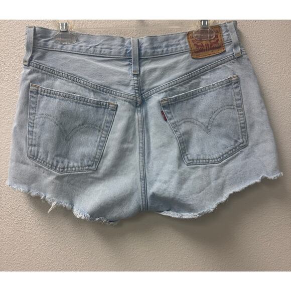 Levi's Women's 501‎ Shorts Size 30 Cut offs Button Fly 2" inseam - Picture 3 of 8